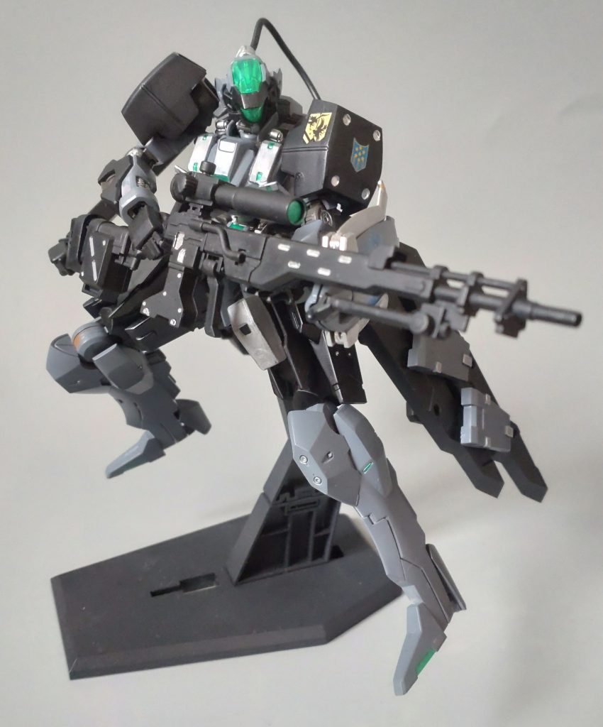 可動範囲が最新キットより比較的狭めの組み合わせなので、肝心の狙撃ポージングが難しい、と言いますか出来ません（悲）