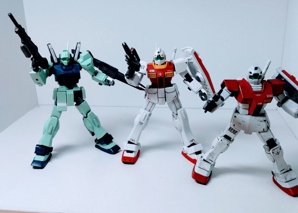 最後にジム系MSの共演左は制作中で後ろに何かを背負わせる予定ジムⅡもウェザリングした方がいいか悩みます。