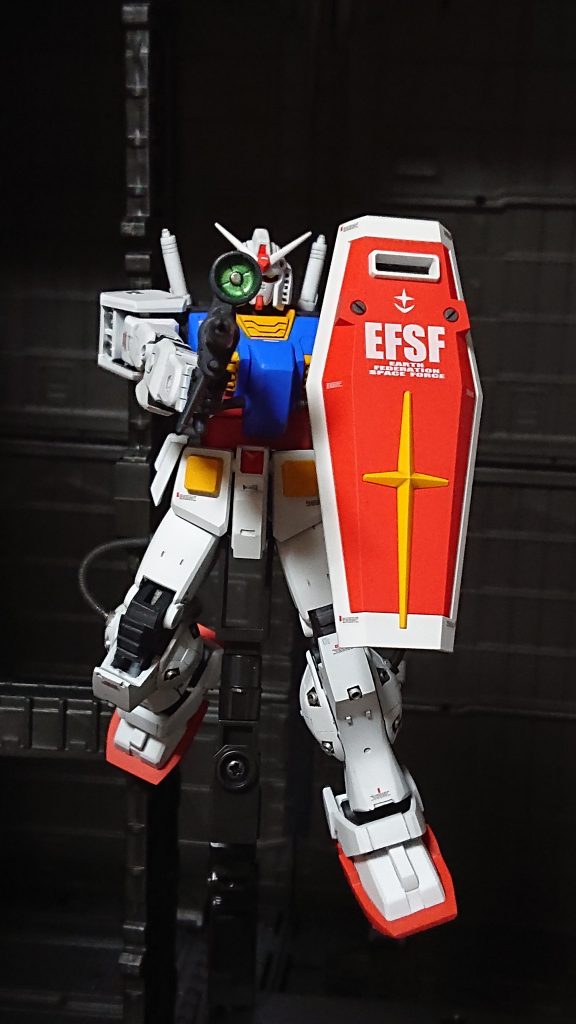 ビームライフルを構え、ｼﾞｬｷﾝ(ﾟﾛ[-盾-]