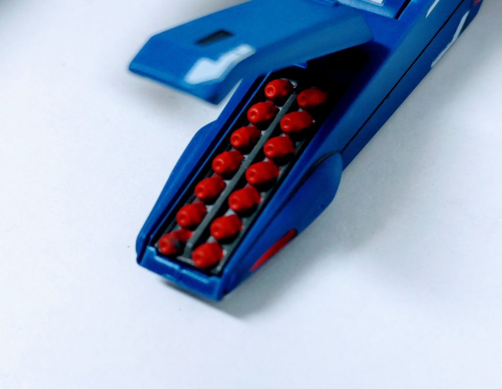 ミサイルも後ハメ加工して塗装 こちらはシタデルの筆塗りです。