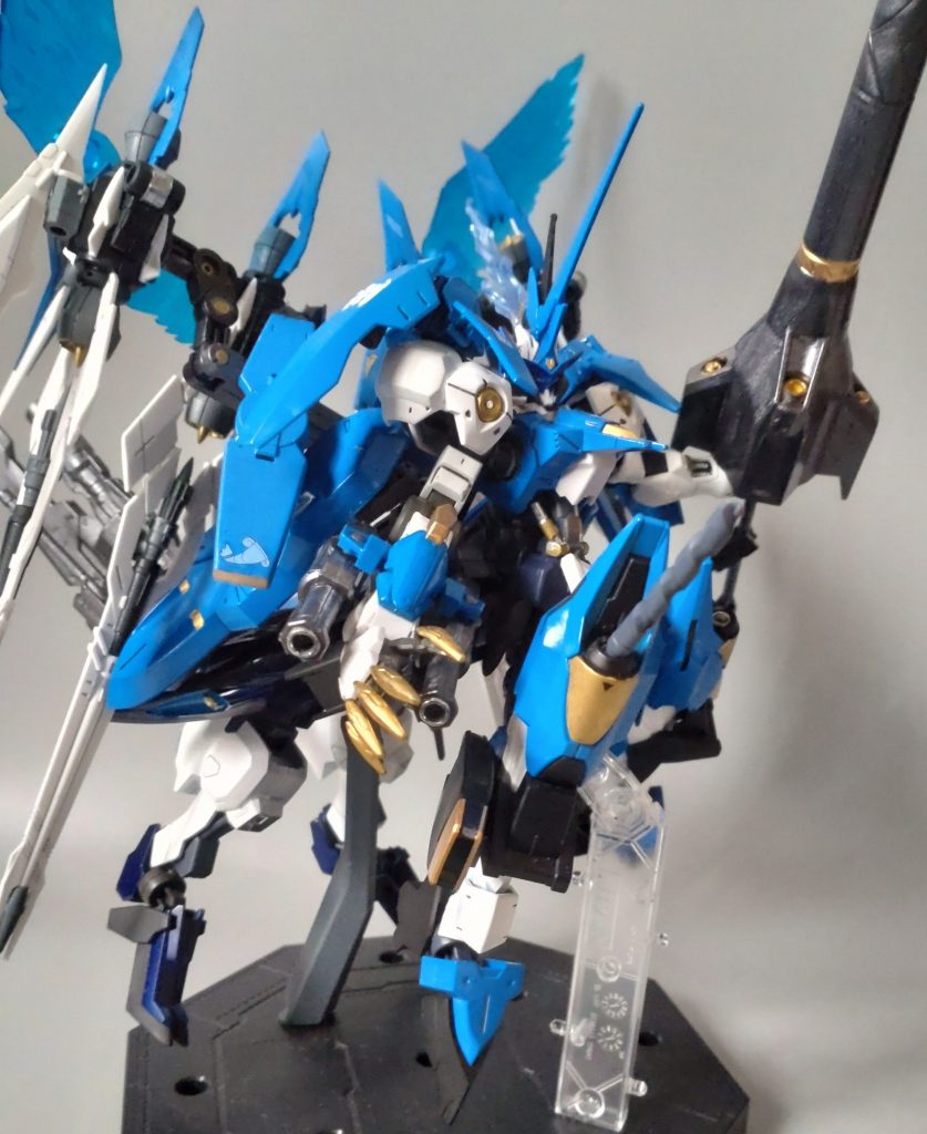 キマリスヴィダールには欠かせない膝ドリルも付けました。ただ、ピンバイスでの穴あけに失敗し、取り付けると斜めになり悲しいです😢