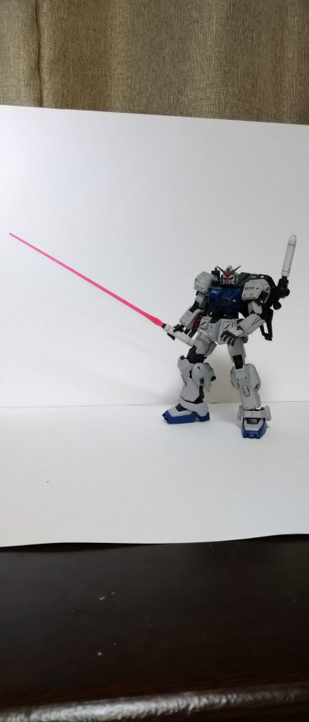 バックパックのビームキャノンは取り外してハイパービームサーベルとして持たせられます。手は撮影でサーベルを持たせるためRGのMk-Ⅱから拝借しました。