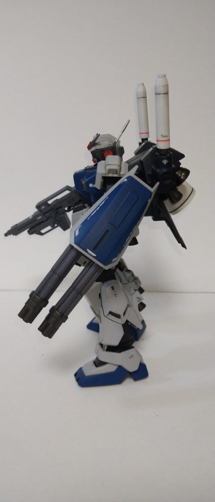 左側ガトリングはMk-Ⅱのシールド半分とビルダーズパーツです。