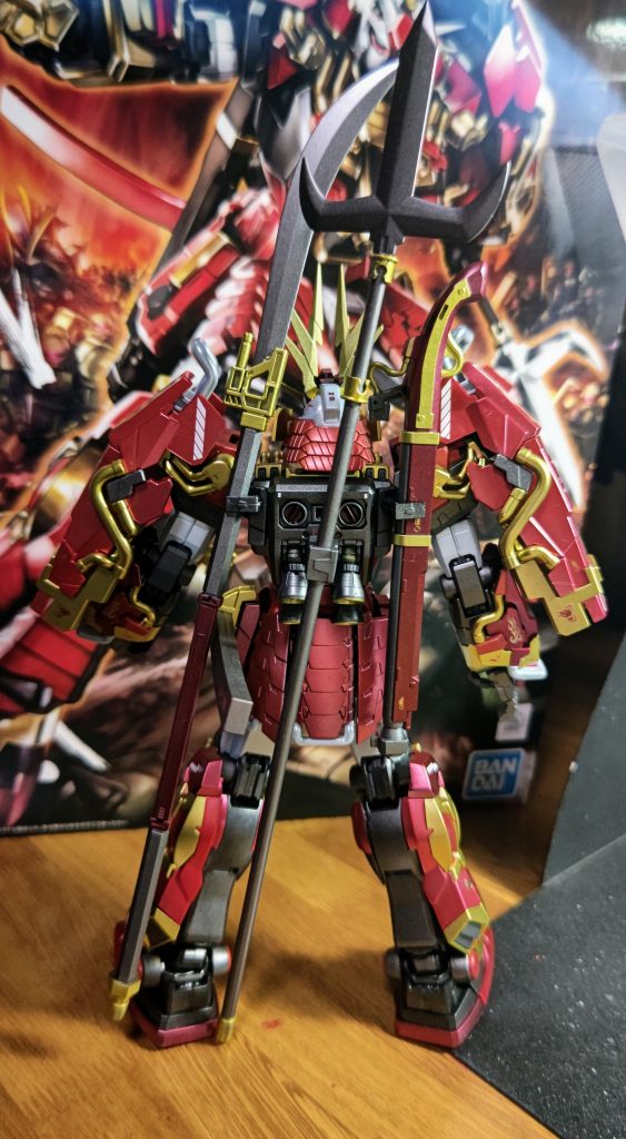 メインカラーはGXクリアルージュを重ねてます。鮮やかな紅色が良いですね。濃さや下地を色々試しながら吹いたのでエアブラシの練習としても勉強になりました