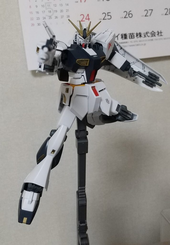 ビームライフルを構えてパシャリ。トップコート吹きすぎたと思いましたが、乾くとそんなもんでした。良かった~♪