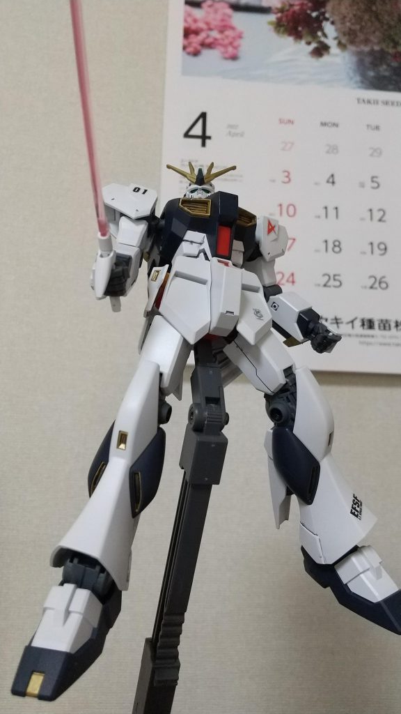 ビームサーベルを抜刀して煽りでパシャリ。ヤバいカッコいいww