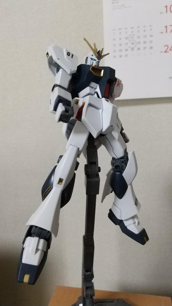 非武装煽りでパシャリ。いや~、νガンダムは改めて良い機体だな~。