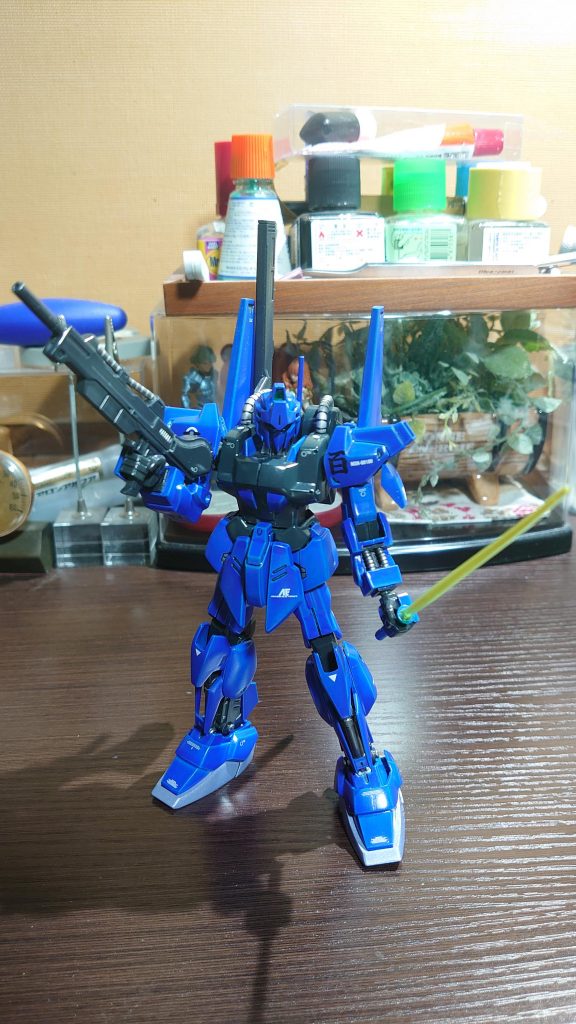 今とは可動域が違うキットなので、手首の改造と足を２ミリ延長しています…が、あまり分かりません。あとは頭部のヘッドギア？を１ミリ前に延長しています。
