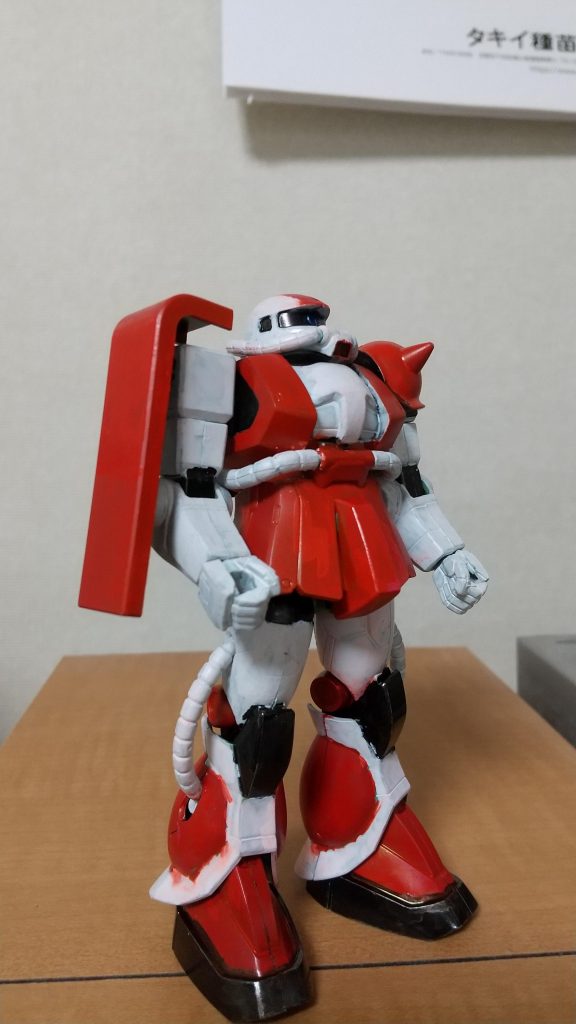 右サイドから。足首が横には可動しないのでポージングが難しかったです。