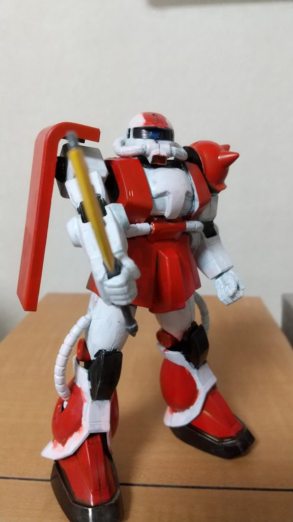 斬りかかるザク。塗装がイマイチ下手で、出来が悪いですね。大変見苦しい物をお見せしましたww今回はここまでです。ご覧頂、ありがとうございました！