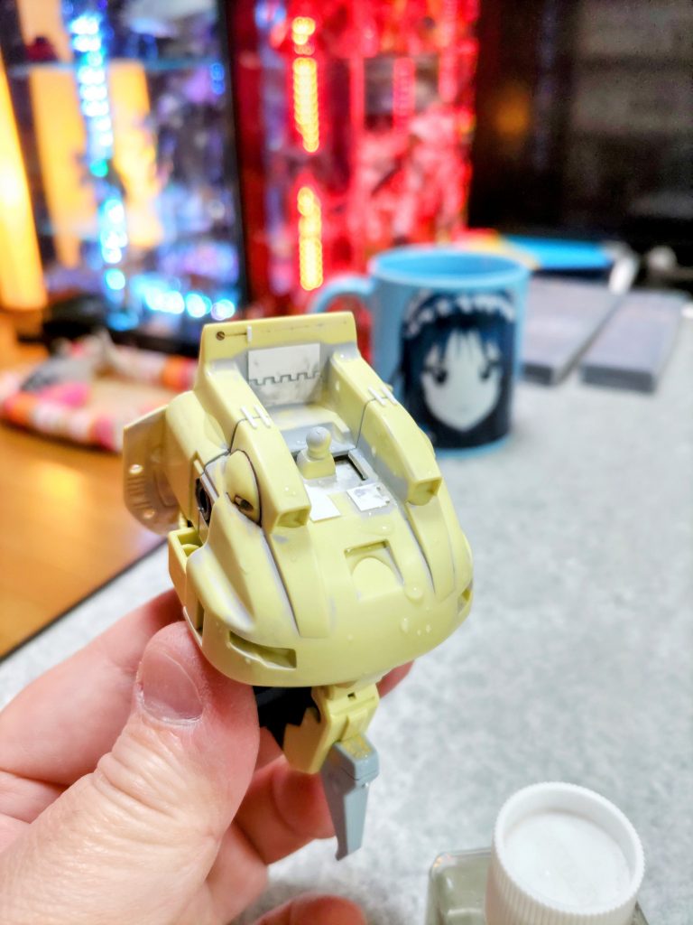 顎を引けるように首周りを改修しました。