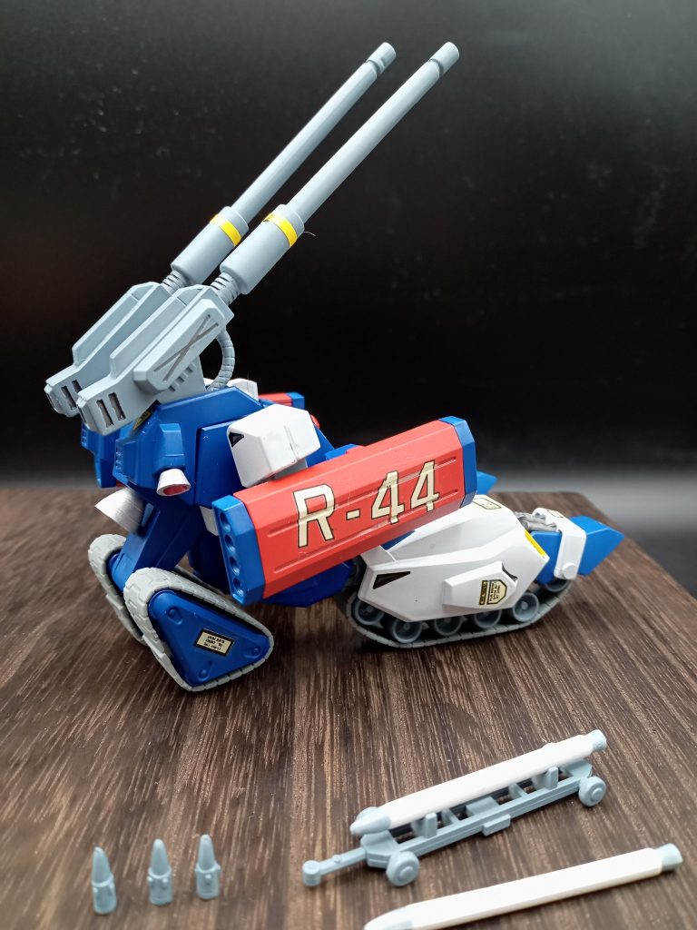 合わせ目消し、全塗装、付属のデカールを貼りました。R-44のデカールが斜めにくっついてしまいましたが、破けそうだったので諦めました、練習が足りないですね。
