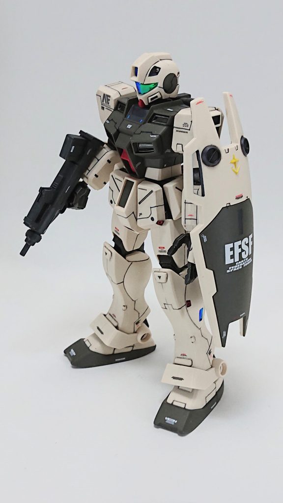 基本めんどくさがりなので合わせ目をテキトーに接着したら墨入れ時に流込んでしまって・・・次はちゃんと接着しようスジ彫りもガタガタなのでまだまだ要練習