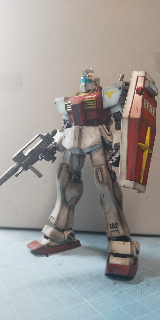 合わせ目消し、部分塗装、スミ入れ、軽いダメージ加工、デカール、トップコート、ウェザリングで完成させました