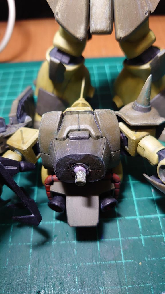 腹にポリキャップとボール軸を埋め込みました