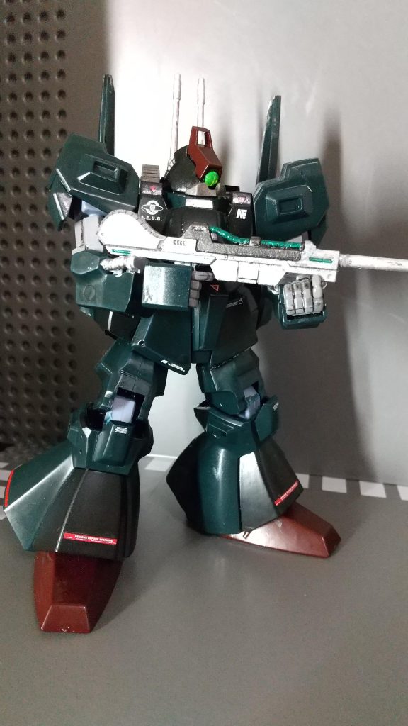 百式専用ビームライフル                              前回のディジェのものを持たせましたが、意外と似合ってると思います。ライフルのカラーリング、見る度によくできたと思ってます。