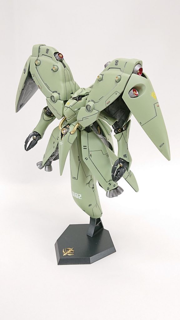 缶スプレーですが、初の全塗装です。初めてにしては上出来かと♪ごちゃごちゃ追加しない方がカッコいい気がしたので、ほんの少しスジ彫り追加してデカールを少なめに、スラスターにビーズ追加と一部オリジナルでカラーチェンジしてます。