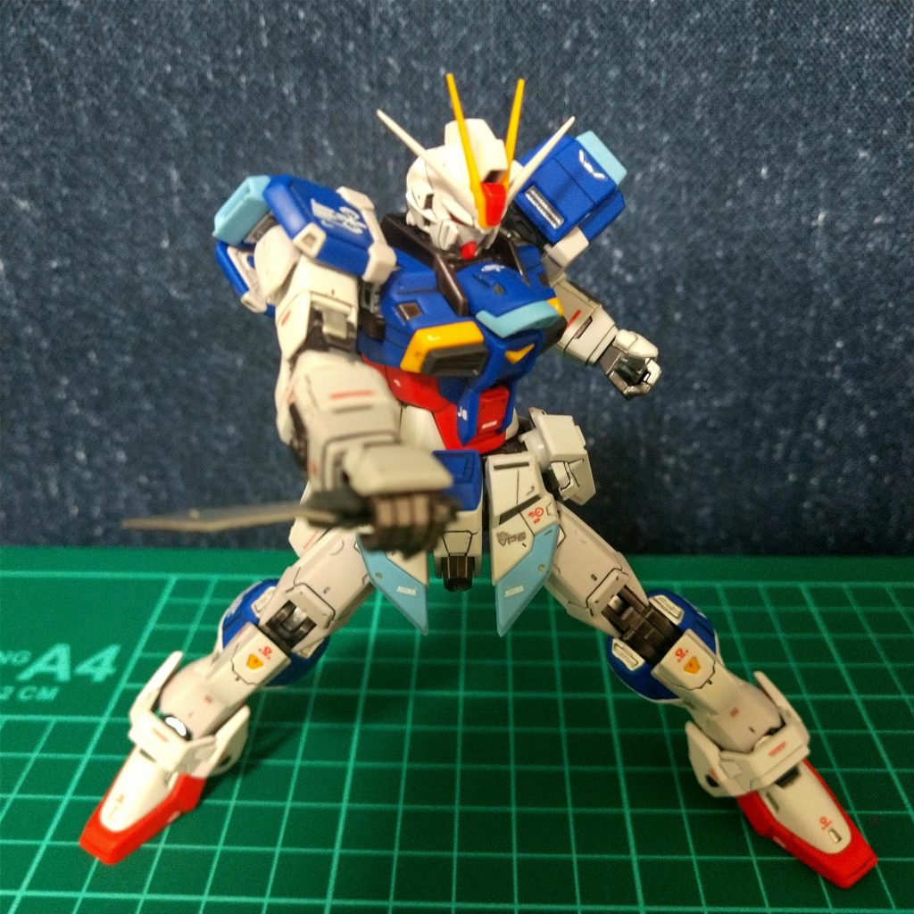 ど定番ポーズその①自然なひねりと肩がグイッと入るので決まります。もっと顔にピント合わせたかった。腰にピントあっとるやないか笑