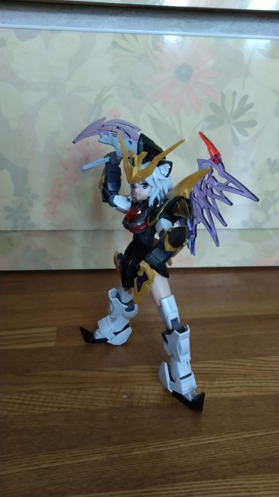 徐晃デスサイズの武器ですが……SDなら丁度良いのかもしれませんが、HGだと片手武器にしか見えませんww斧形態だとヒートホークにしか見えませんwww