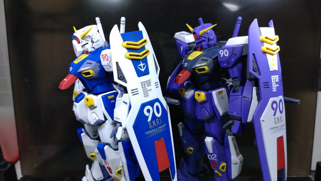 左側からシールドのデカールが一番難儀でした。付属のデカール、デカールDX、F91の圧力転写デカールを使用。