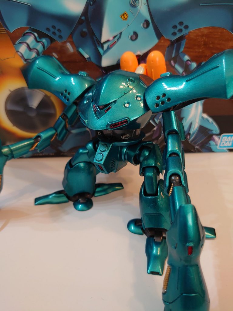 青竹色で塗装しましたが、塗装面が広いところは塗りムラが酷く、精進あるのみですね…個人的にはズングリムックリなハイゴッグを作れて満足でした!   ご覧いただきありがとうございました!