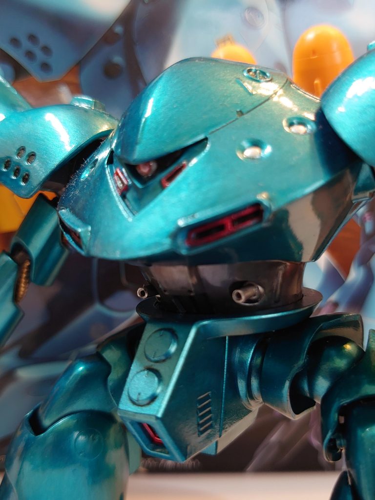 モノアイの変更と、胸の会わせ目を鋭利化、バルカン砲の延長をしております。