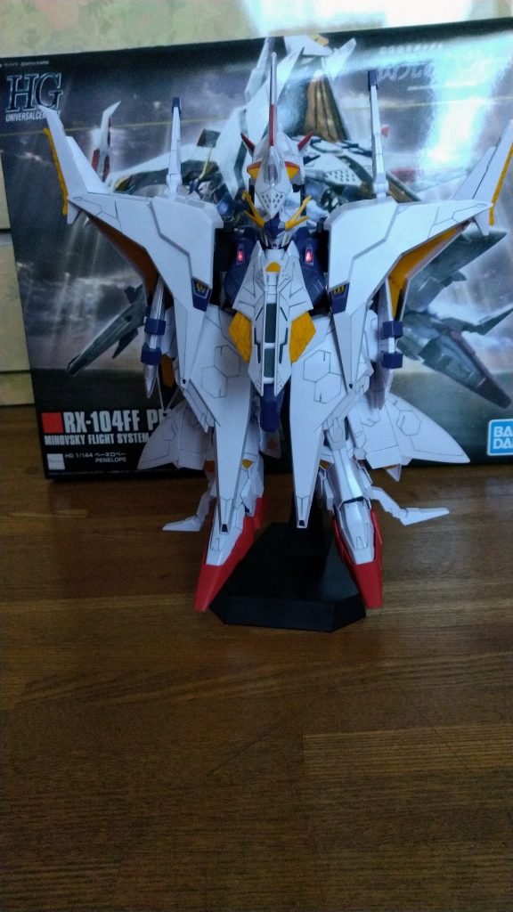 完成してまず思ったのはその大きさ。これMGサイズじゃね……?(;・∀・)そのボリュームに圧倒されるメカ丸w縦と横の圧倒的なサイズ感よww