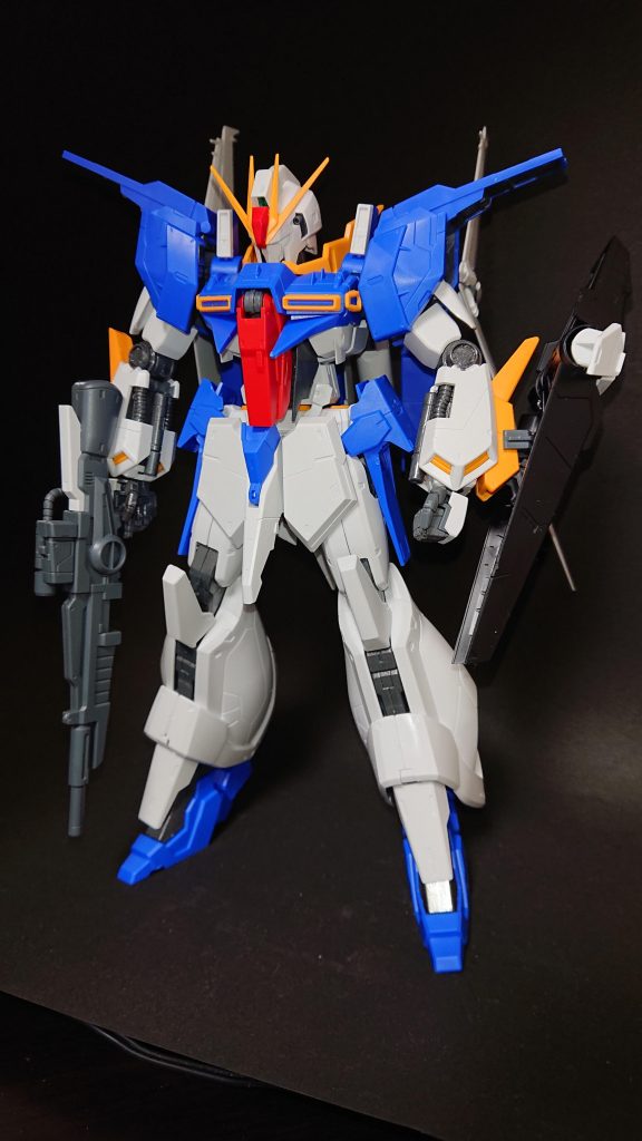 仮組み。いかにもプラスチッキーな質感と足りない色分けが残念ですが、キットの造形自体は凄くカッコいいです。