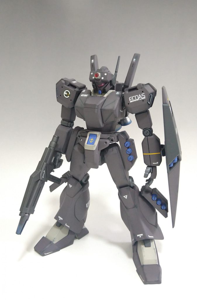 エコーズ仕様に戻して、塗分け。脚には追加のグレネードラック、マシンガンラックを懸架できるようハードポイント追加。コンロイ機にあやかり、スコープにレンズを搭載。カラーも説明書寄りではなく、コンロイ機っぽく塗ってみました。