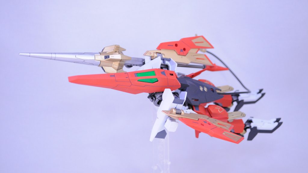 支援メカ1。「ケンタウルブースター」バルバタウロスの後ろ足部分に、イージスナイトのサイドバインダー、変形時の機首を組付けました。ヘラクレス同様、今回は「星の力」をテーマに、すべて星座から名前をもらっています。