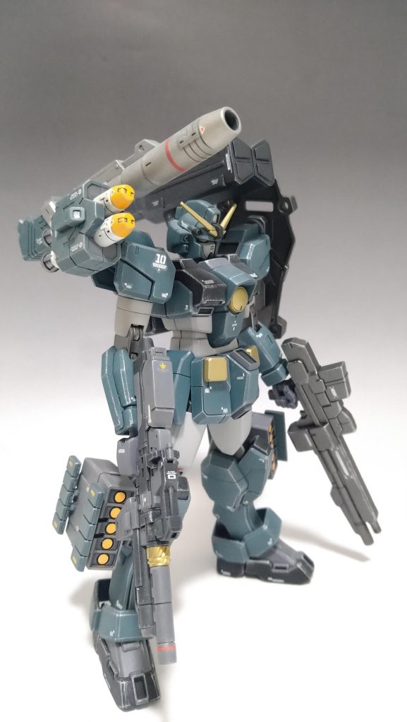 右ビームライフルにはネジパーツを使っています。