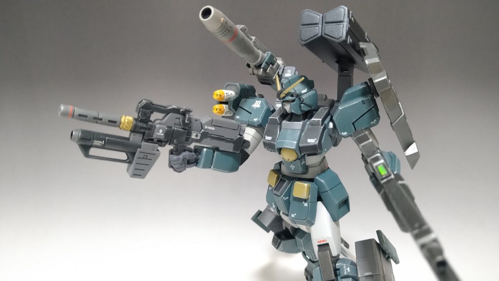 カメラアイやスコープにはオーロラフィニッシュを貼りました。