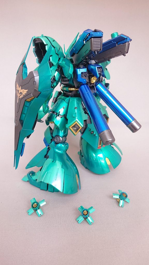 背面から。ファンネルの発射口をピンバイスで深くしました。