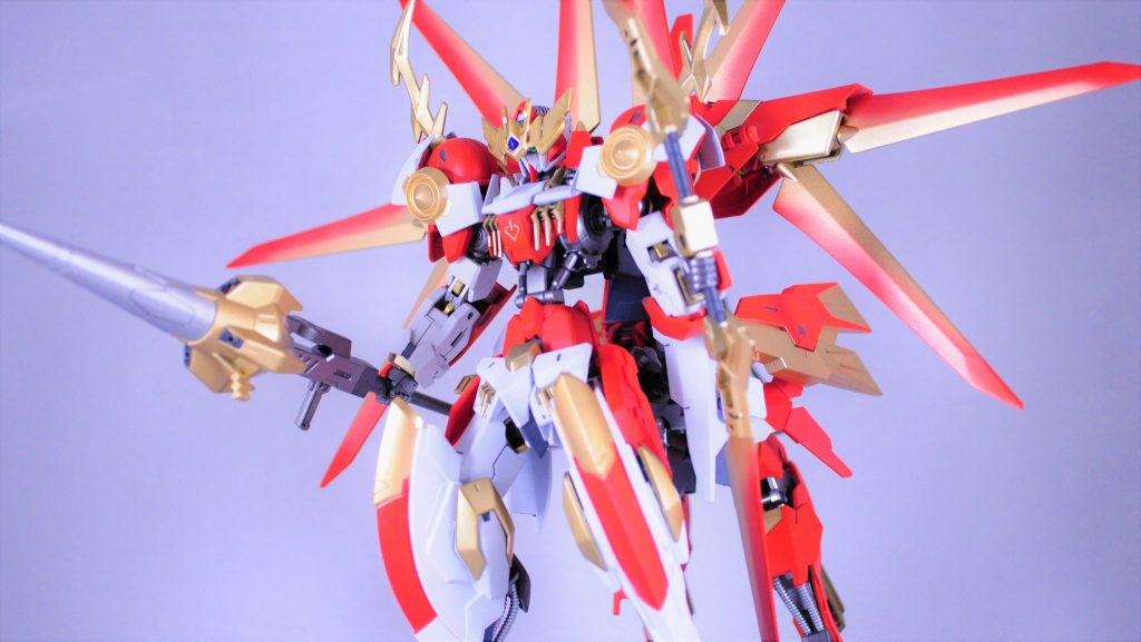 そしてサジッタブースターとケンタウルスナイトが合体した最終形態。その名も「天弓神馬 ガンダムサジタリアスナイト」です。言わずもがな、射手座を最終形態としています。