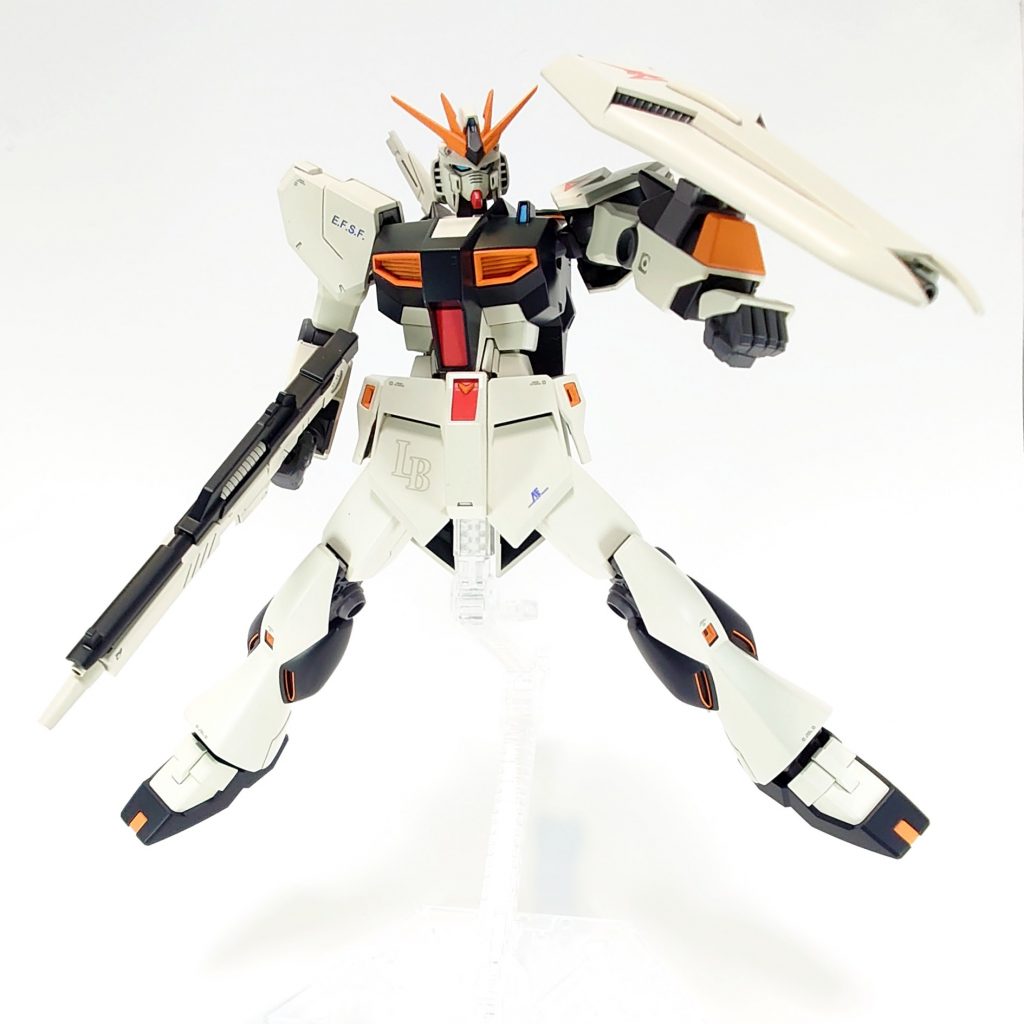 ハンドパーツはビルダーズナックルです。