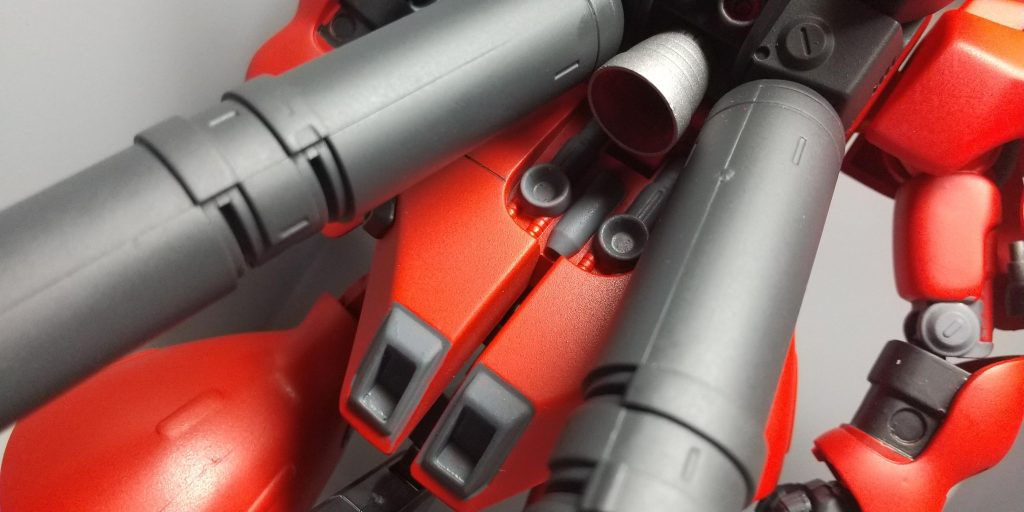 バックパックのスラスターなんですが､付属のモノが平皿みたいな感じでとてものっぺりしていたので､我慢できずジャンクの大振りなスラスターに交換しました。