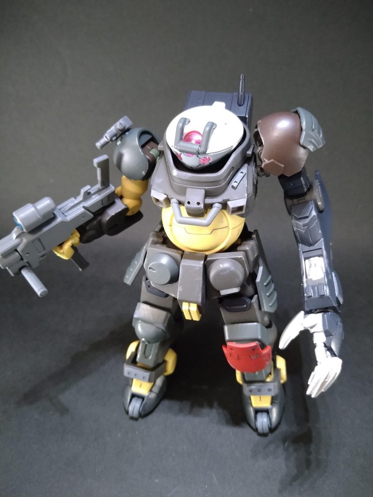 グリモアレッドベレーのボト○ズ感を活かしつつ、積みプラミキシングでバトリング仕様に仕上げでみました。