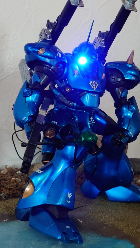 LEDを仕込んでいます。ジオラマも自作ですが、しょぼくてすいません。