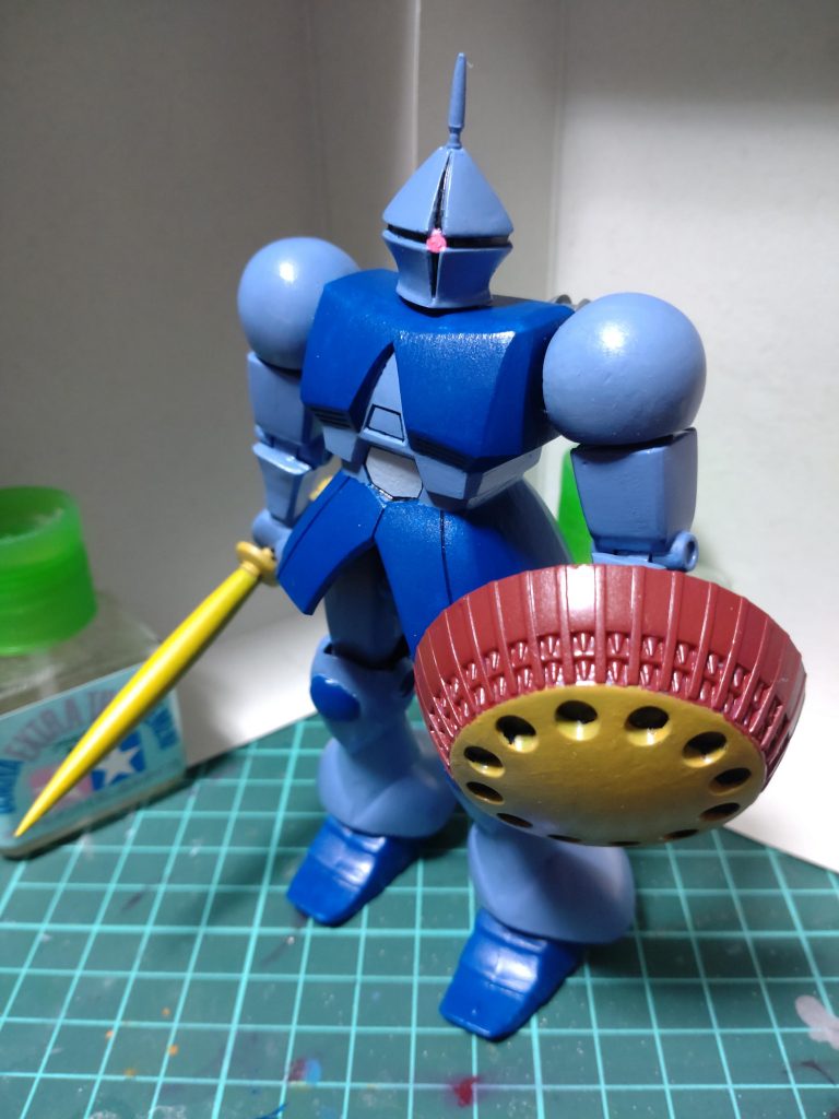 ギャンって設定画、プラモ、アニメで色が違いますよね?とりあえずメインはよもぎ色が良いかなと。旧キットにしてはディテールが細かいギャンシールド。誘爆注意です。