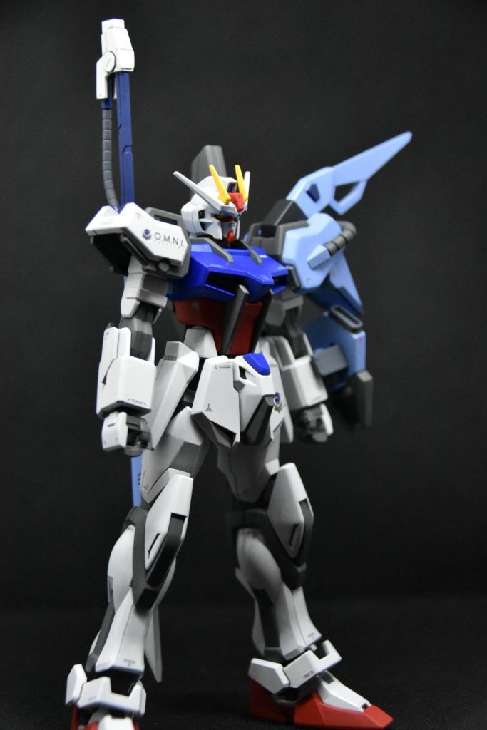 肩部、シュベルトゲベールはHGパーフェクトストライクから、パンツァーアイゼン、バックパックはコレクションシリーズから流用しております。