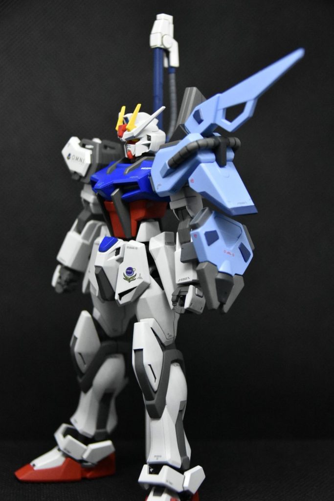 盾はHGよりコレクションのほうが大きかったのでインパクト重視でこちらを。EGの盾ジョイントにくっつけられるようにベルト?部分を片側切り飛ばして穴をあけてEGのジョイントにつけれるよう小改造してます。