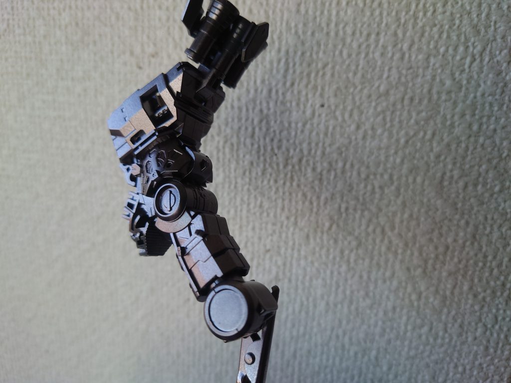 脚部の内部フレーム。RGは本当に見えない部分も複雑です。