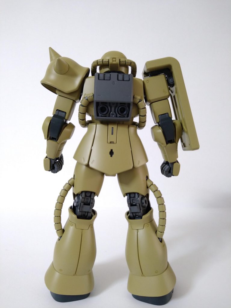 後。実は工程としては、一旦下地塗装を終えて組んだ段階です。これからダークイエローの上にグリーンとブラウンを筆塗りし、その後に汚しを入れて仕上げる事になります。