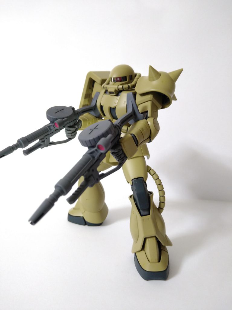 マシンガンの両手持ちです。地上の通常戦力向けだと、マシンガンで無双間違いなしなので。だって120mmですよ?現用戦車の主砲と同じ口径で実体弾が速射されるってゾッとします。