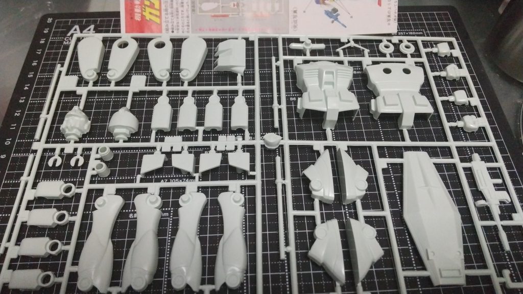 作品名：<p>約40年振りに『ベストメカコレクション№４1/144機動戦士ガンダム』を作ります。 今回は無改造で、当時は出来なかった、完成見本の様な仕上げを目指します。</p>