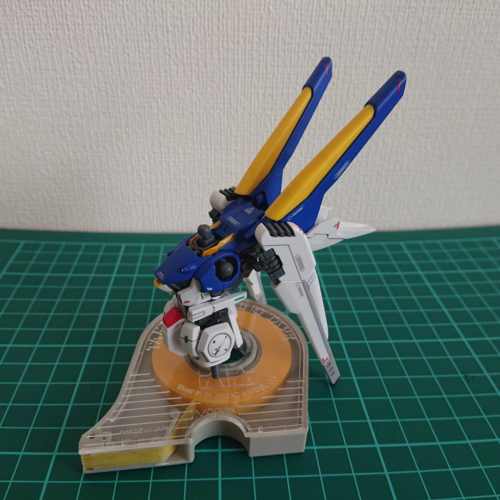 とにかくこの胴体が好き。自分的にダブルオーのビームサーベルパーツがいい役目してくれてます。可動を妨げないように、後部でネオジム接続にしました。