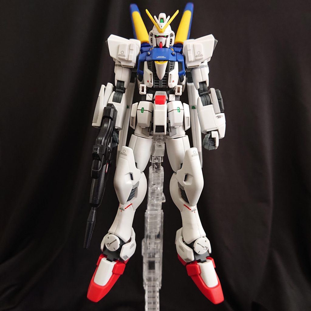 腹部パーツ追加、腕プラ板延長、また、スタイル改修に伴い、膝アーマーが相対的に下につくイメージを改善したく、長頸部を切断。初工作のポリパテで延長しました。平滑化、エッジ出しなどもっと勉強しないと。汚い。w