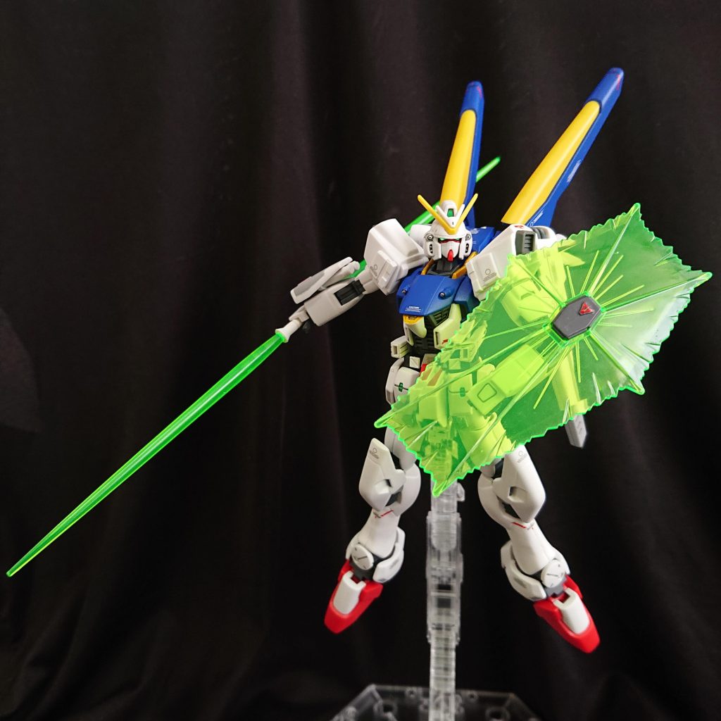 ツインビームサーベルはお手軽製作。右腕横は普通のビームサーベルラックです。ビームシールドはネオジムで角度変更できるように。