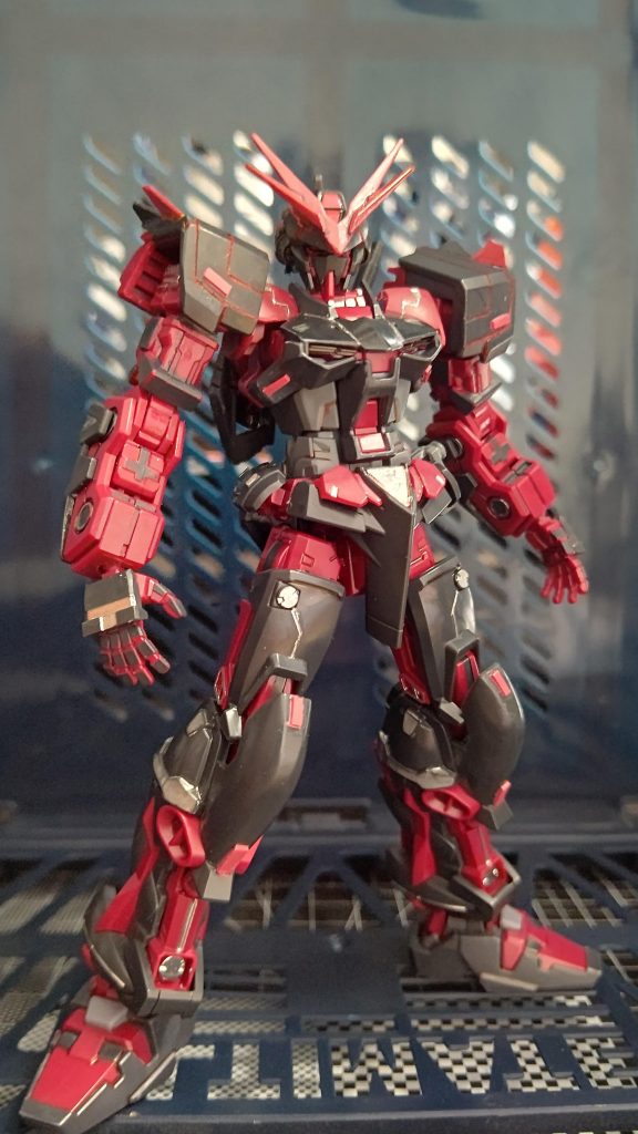 フライトユニット、武装なし正面になります。各所にプラチップでディテール追加し、頭部アンテナはアストレイノワールを参考にしました。