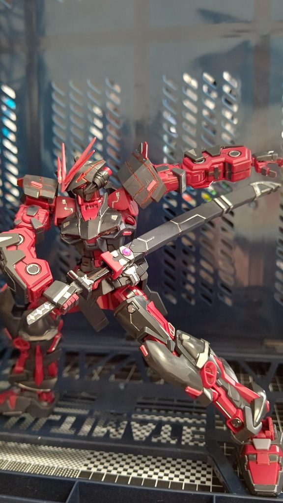 ガーベラ・ストレートもインバージョンらしくガンダムマーカーEXのメッキシルバーとMSVセットのダークグレーで直塗りになります。